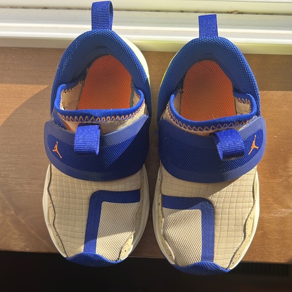 Boy 23/7 Jordan US size 8 - Picture 4 of 6